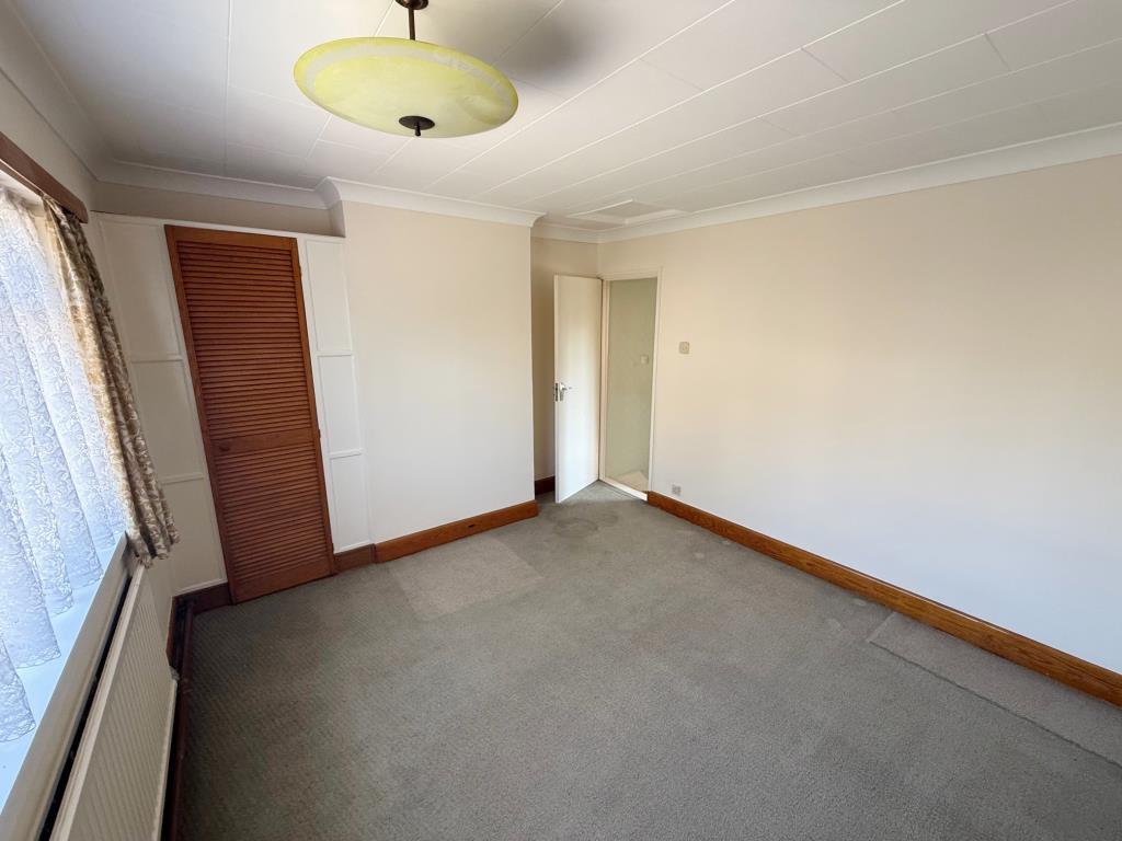 Lot: 146 - HOUSE FOR IMPROVEMENT - Main bedroom
